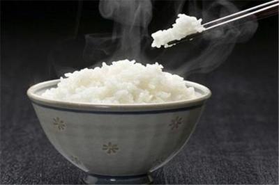 白米飯 日常主食的營養真相與“垃圾食品”誤讀